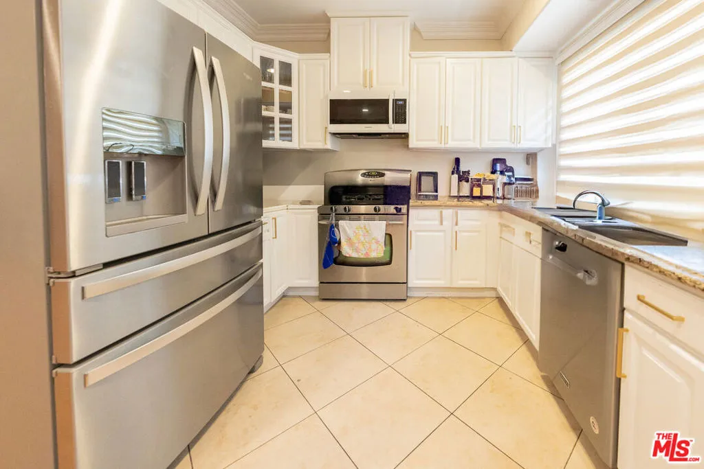 13629 Wyandotte Street 111, Van Nuys, California 91405 home-pic-5